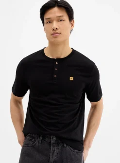 Cork emblem Henley T-shirt