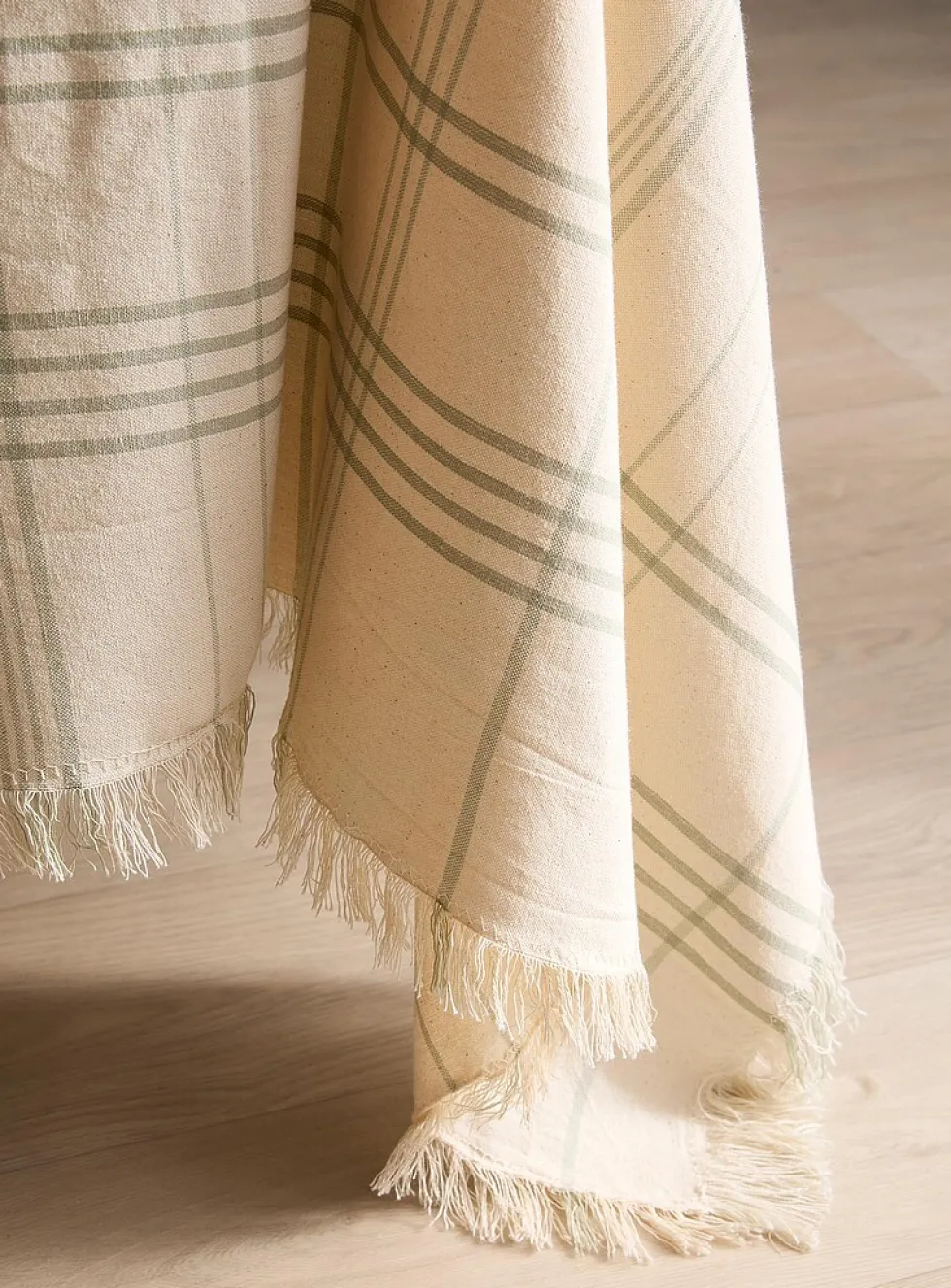 Countryside tartan tablecloth