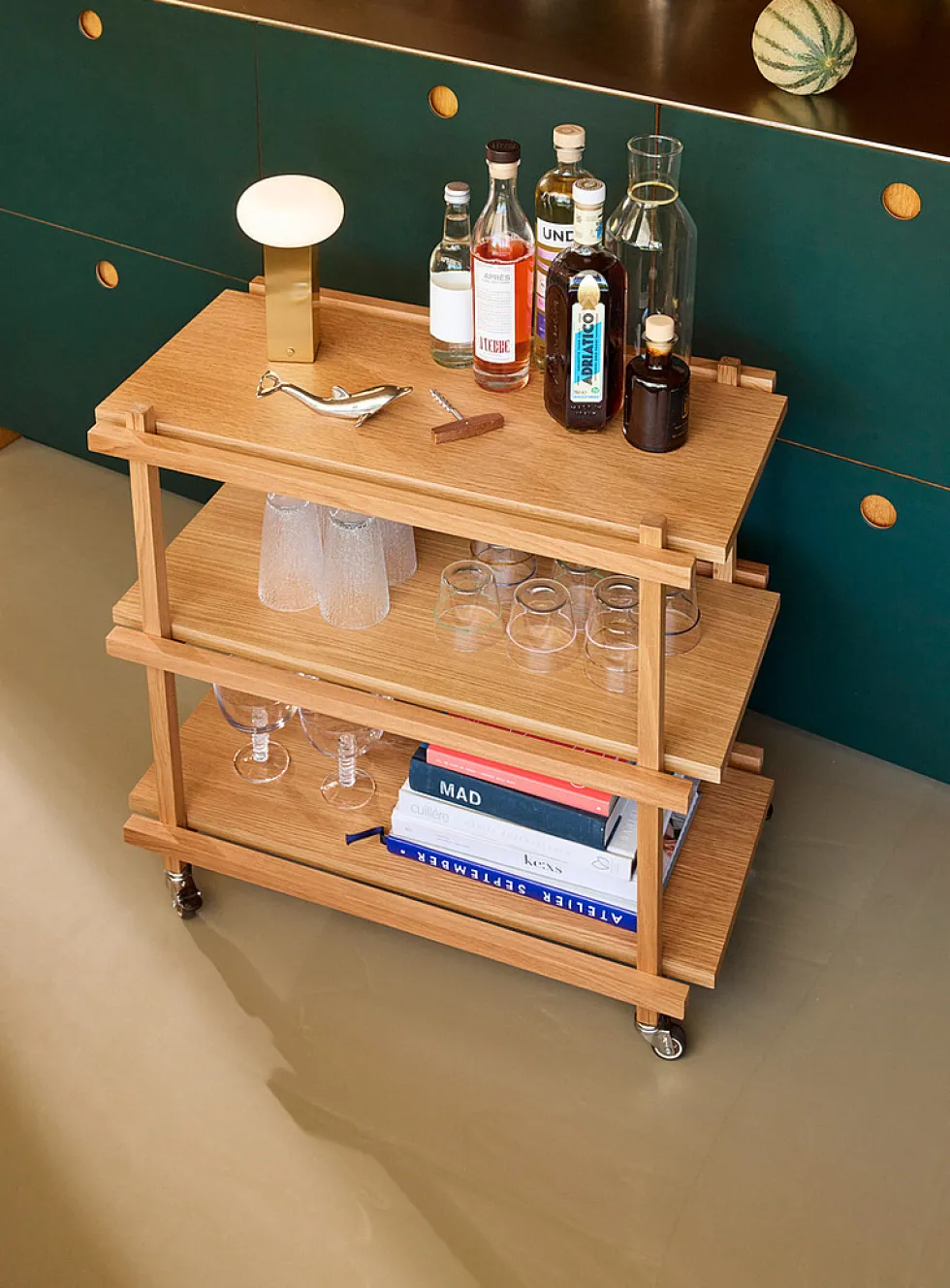 Crayon serving cart