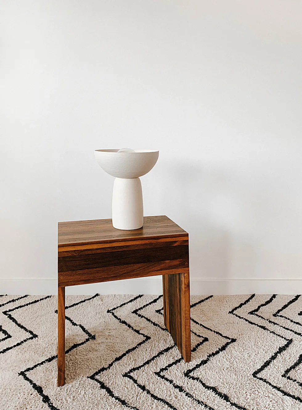 Crescent table lamp