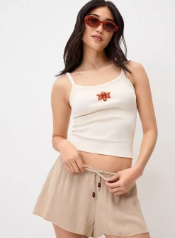 Crinkled elastic-waist mini short