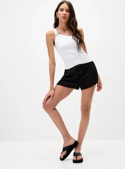 Crinkled elastic-waist mini short