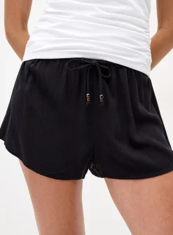 Crinkled elastic-waist mini short