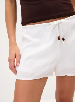 Crinkled elastic-waist mini short