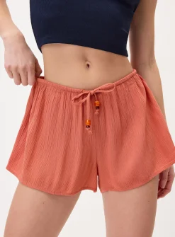 Crinkled elastic-waist mini short