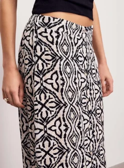 Crinkled texture buttoned midi skirt
