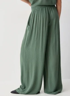 Crinkled texture flowy wide-leg pant