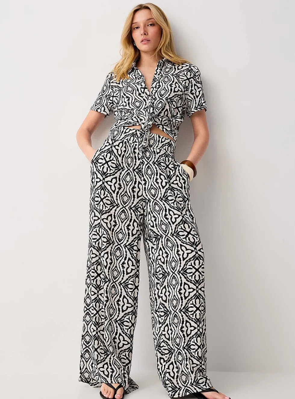Crinkled texture flowy wide-leg pant