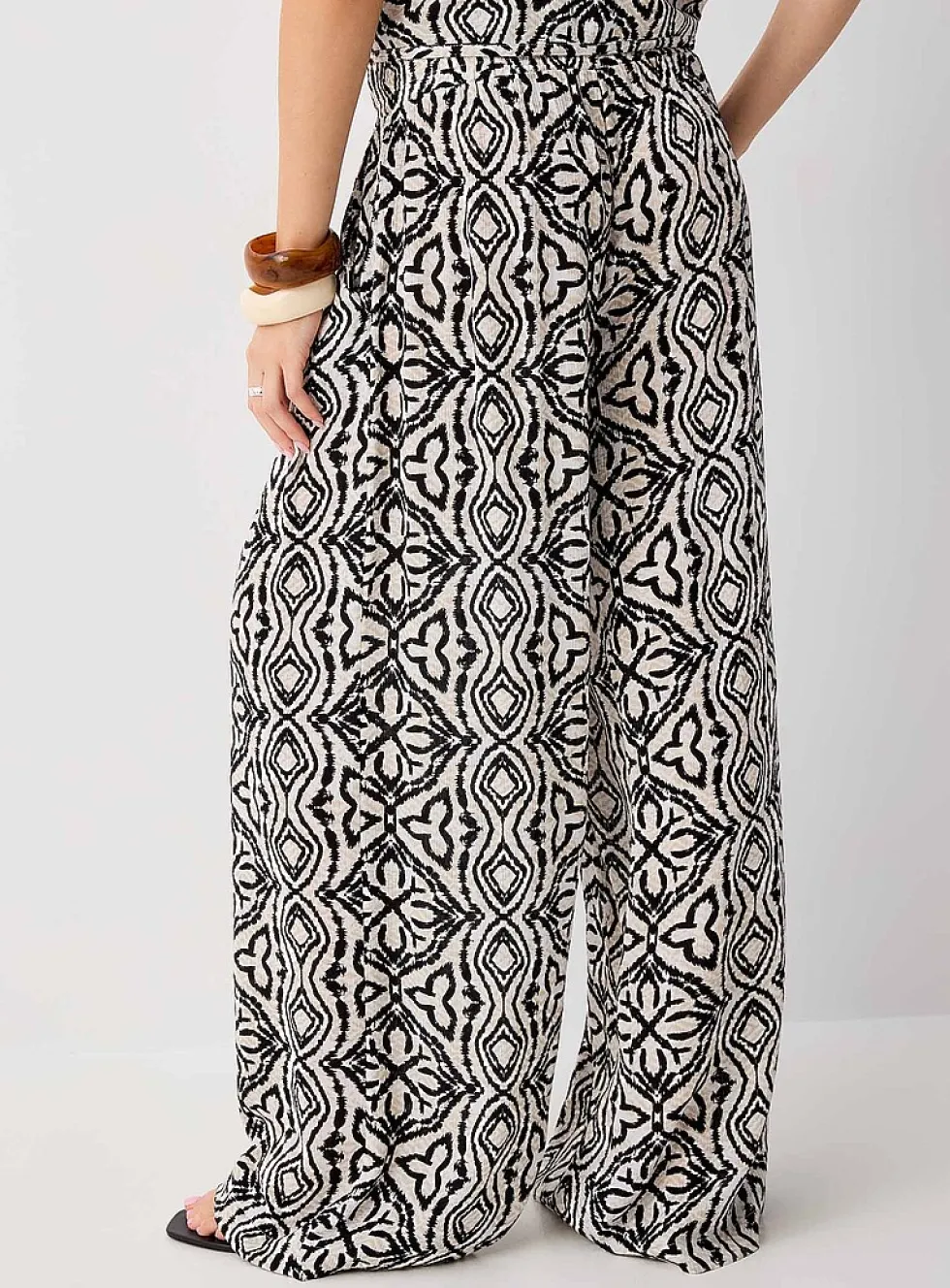 Crinkled texture flowy wide-leg pant