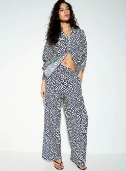 Crinkled texture printed wide-leg pant