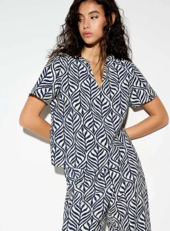 Crinkled texture printed cap-sleeve blouse