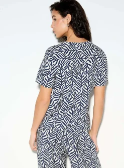 Crinkled texture printed cap-sleeve blouse