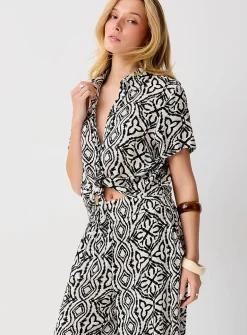 Crinkled texture tie-front cropped blouse
