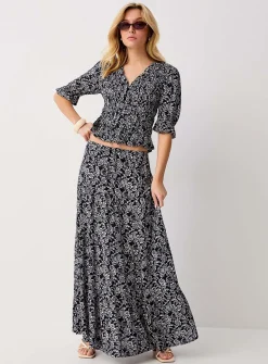 Crinkled tiered maxi skirt