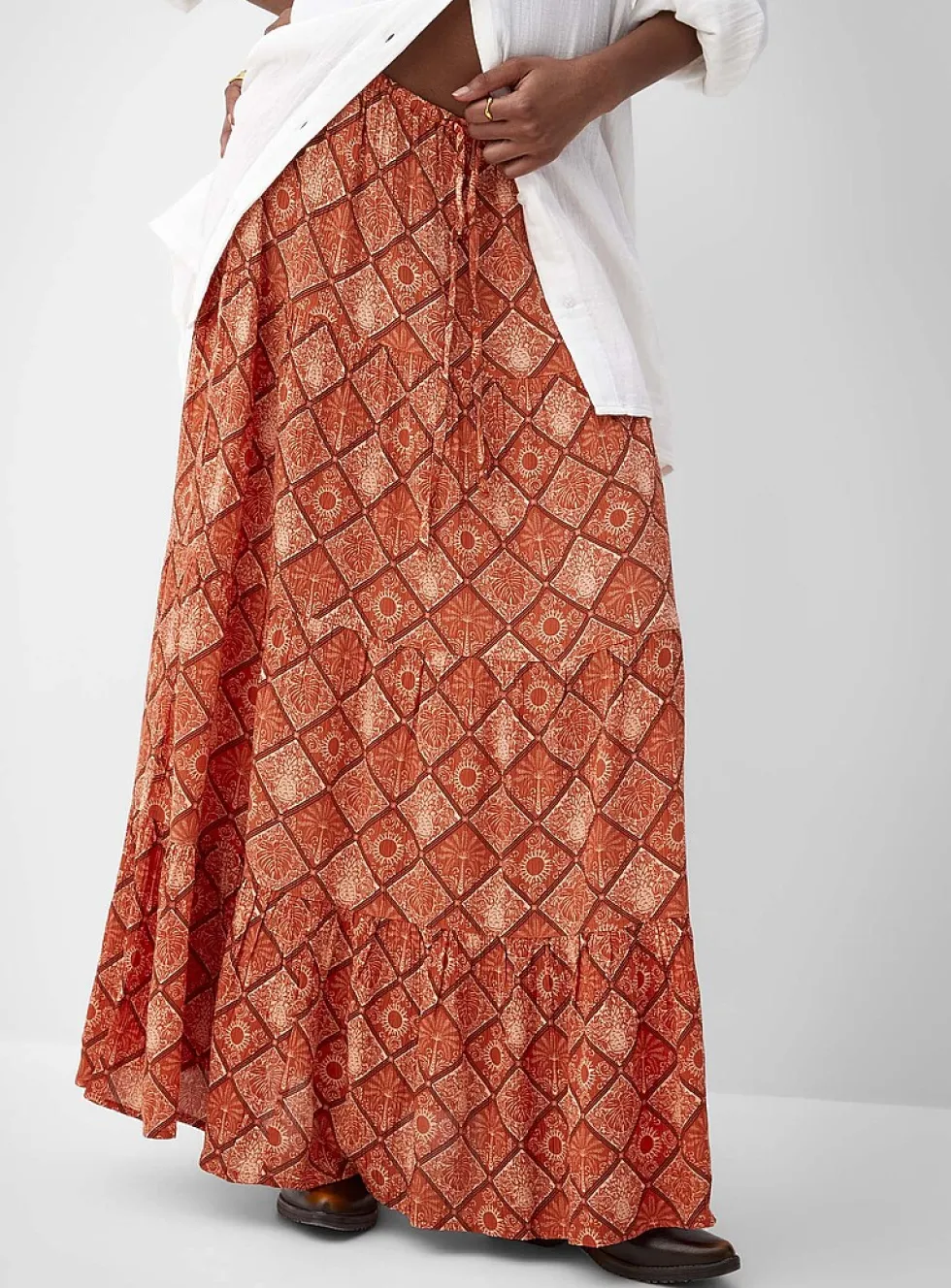 Crinkled tiered maxi skirt