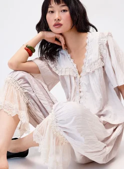 Crinkled-effect crochet details blouse
