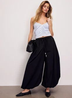 Crisp canvas elastic ankles barrel-leg pant