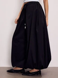 Crisp canvas elastic ankles barrel-leg pant