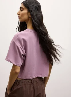 Cropped and loose T-shirt