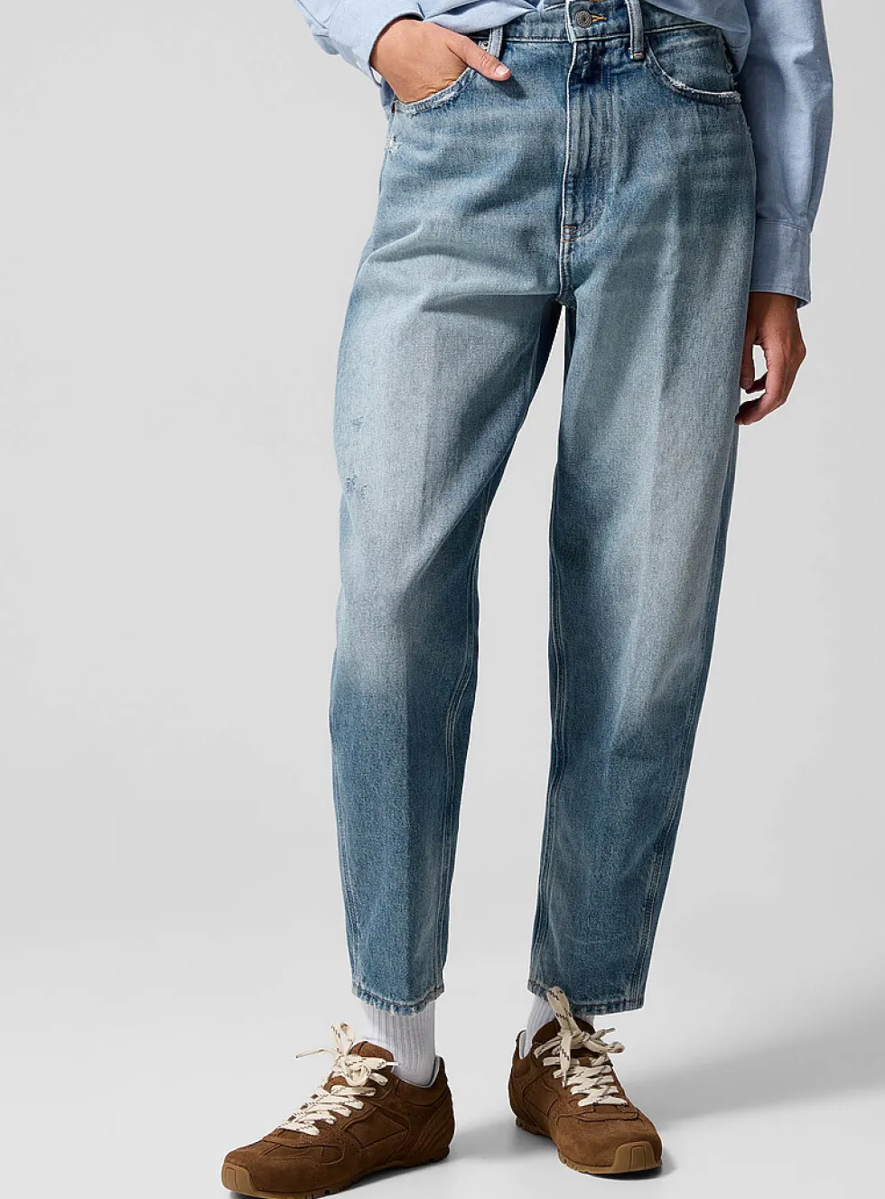 Cropped barrel-leg jean