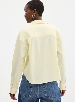 Cropped patch-pocket poplin shirt