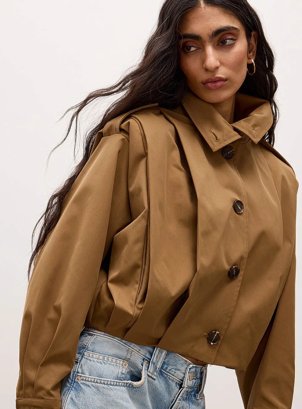 Cropped stand-collar box-pleat jacket