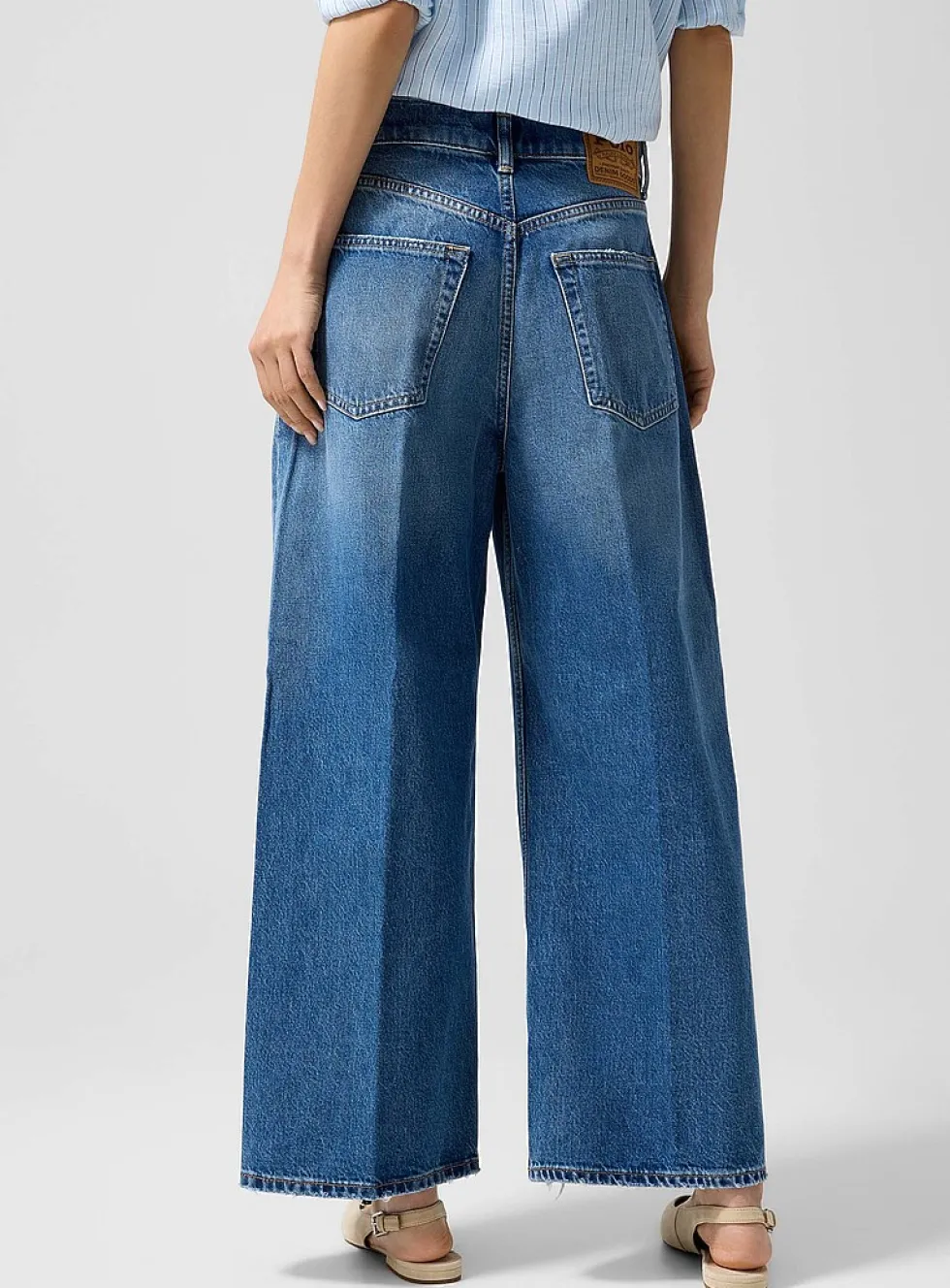Cropped wide-leg jean