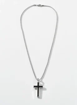 Cross pendant necklace