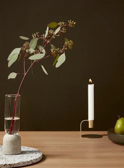 Curve candle holder
