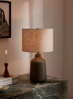 Curved concrete table lamp