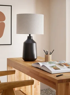 Curved concrete table lamp