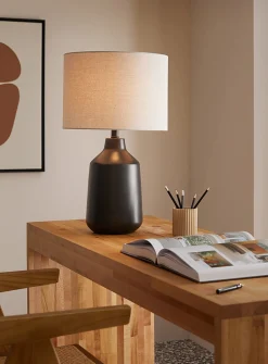 Curved concrete table lamp