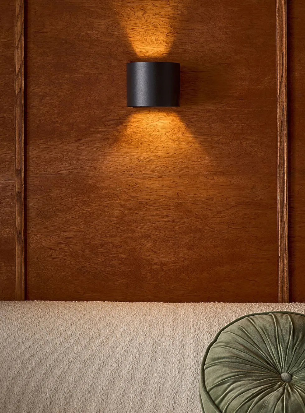 Curved modern sconce