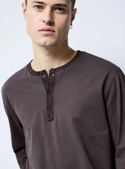 Cut-off Henley T-shirt