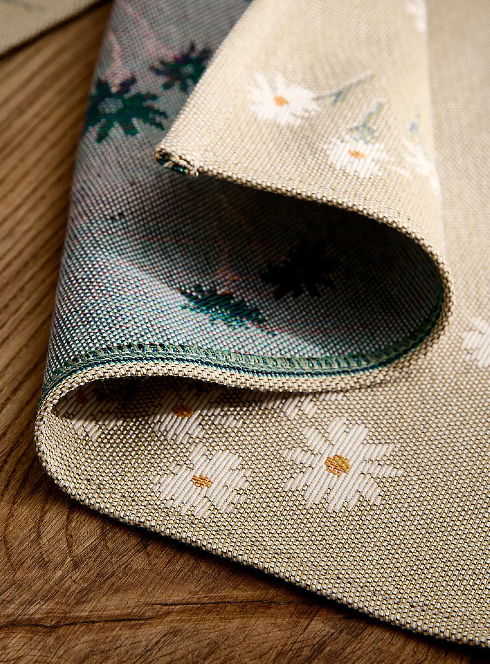 Daisy tapestry placemats