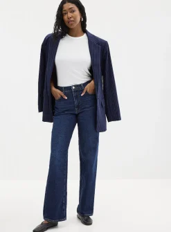 Dark blue stovepipe jean