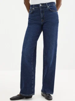 Dark blue stovepipe jean