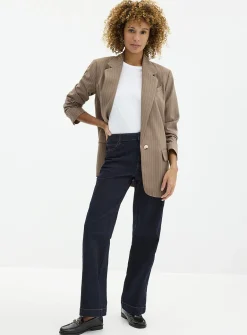 Dark blue structured jean