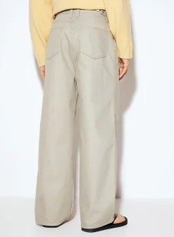 Dark indigo pleated jean