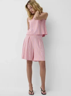 Deep pleating high-waisted short