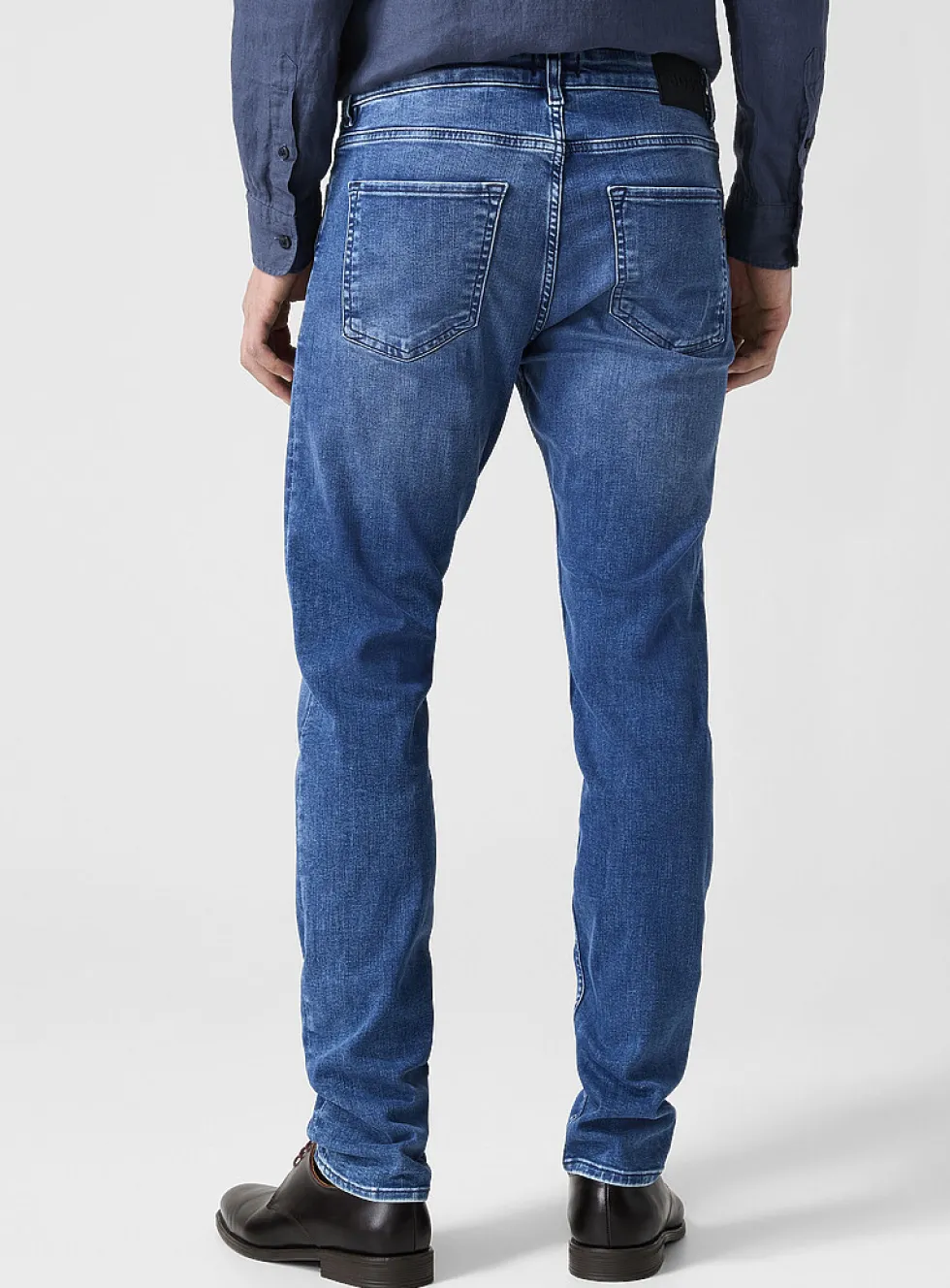 Delaware washed blue slim-leg jean