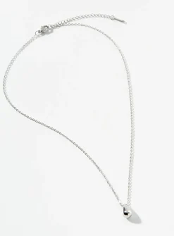 Delicate droplet chain