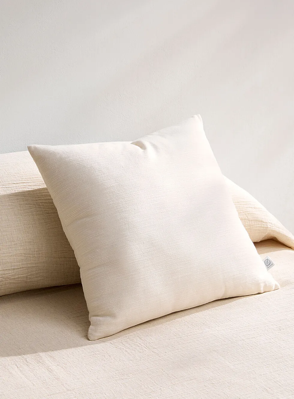 Delicately textured removable cover cushion