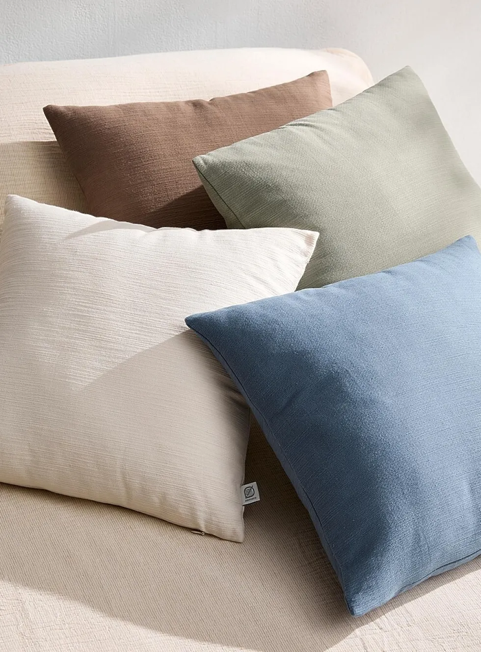 Delicately textured removable cover cushion