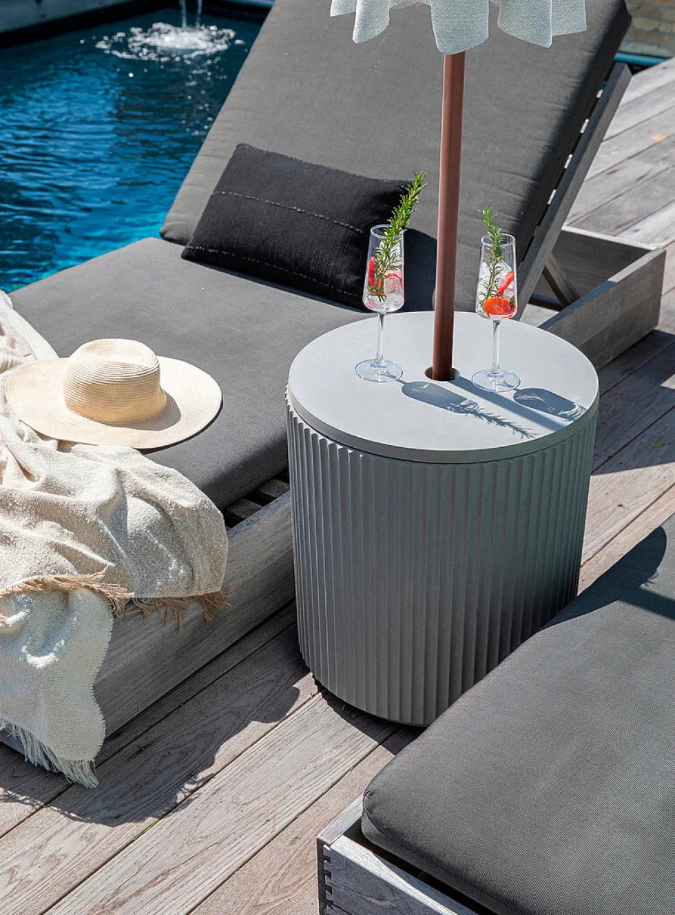 Demi grooved umbrella side table