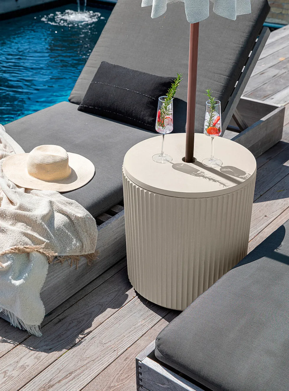 Demi grooved umbrella side table