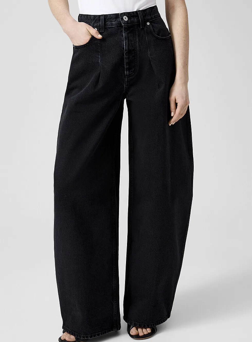 de-Nîmes Ovalo structured barrel jean