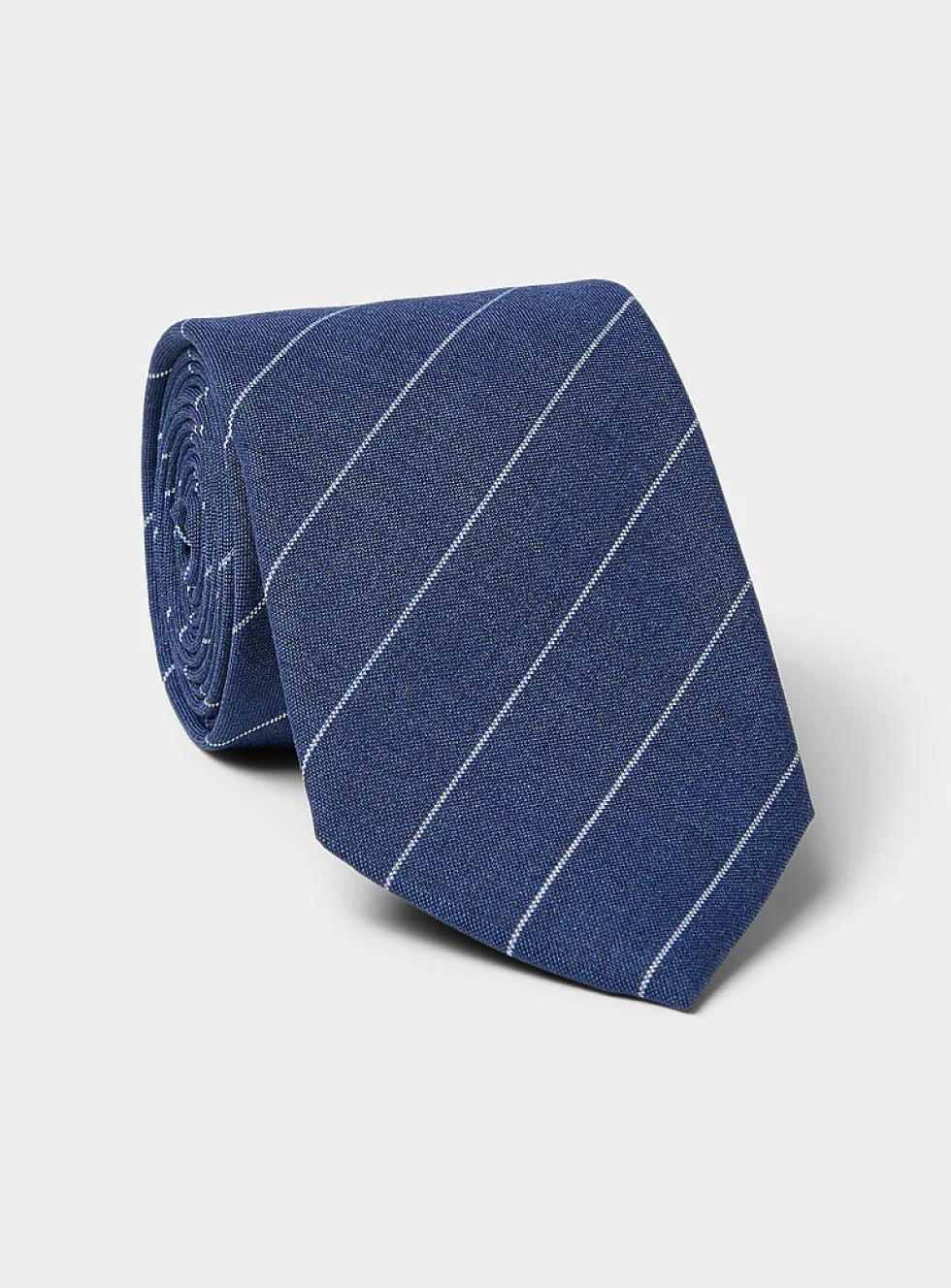 Diagonal fine-stripe tie