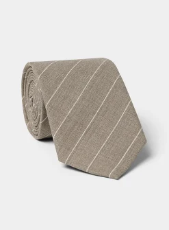Diagonal fine-stripe tie
