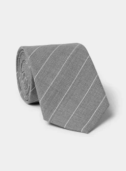 Diagonal fine-stripe tie